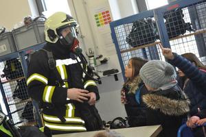 Bild vergr&ouml;&szlig;ern: Feuerwehr 2a-4