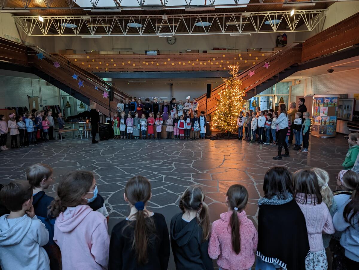 Adventssingen in der Aula