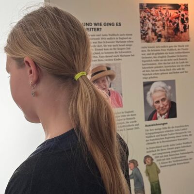 Bild vergr&ouml;&szlig;ern: Kind in der Ausstellung