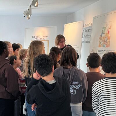 Bild vergr&ouml;&szlig;ern: in der Ausstellung 2