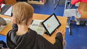Bild vergr&ouml;&szlig;ern: Fahrradkurs am Tablet