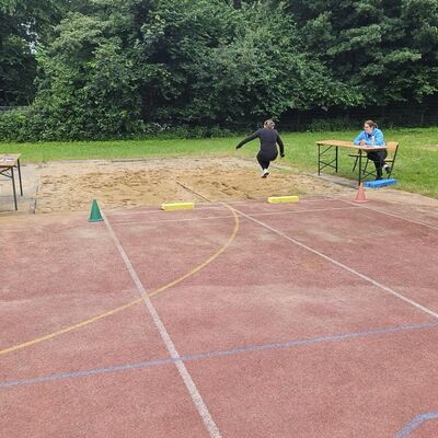 Bild vergr&ouml;&szlig;ern: Kinder beim Sprint