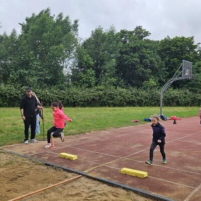 Bild vergr&ouml;&szlig;ern: Kinder  laufen