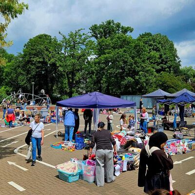 Bild vergr&ouml;&szlig;ern: Flohmarkt auf dem Schulhof