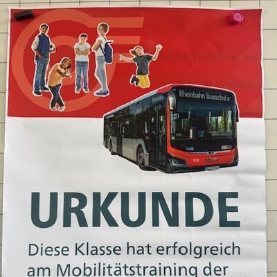 Bild vergr&ouml;&szlig;ern: Busschule Plakat