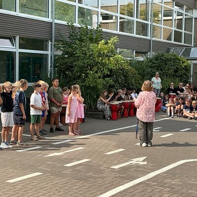 Bild vergr&ouml;&szlig;ern: Programm Klasse 2