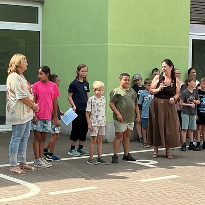 Bild vergr&ouml;&szlig;ern: Spende der Schülerfirma