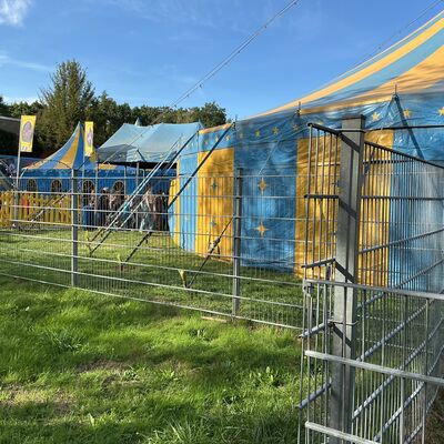 Bild vergr&ouml;&szlig;ern: Zirkus stellt sich vor Fotos: Dengel