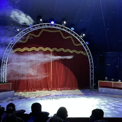 Bild vergr&ouml;&szlig;ern: Zirkus stellt sich vor Fotos: Dengel