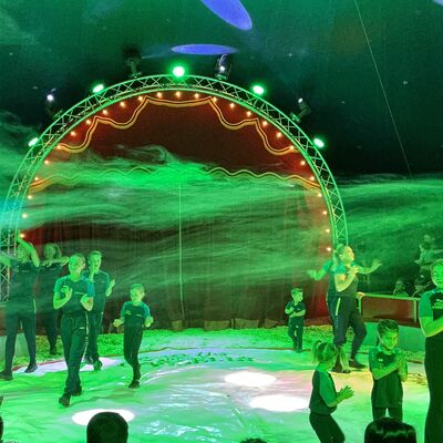 Bild vergr&ouml;&szlig;ern: Zirkus stellt sich vor Fotos: Dengel