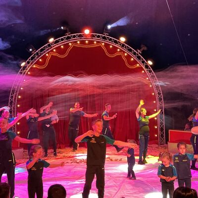 Bild vergr&ouml;&szlig;ern: Zirkus stellt sich vor Fotos: Dengel