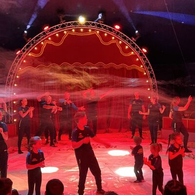 Bild vergr&ouml;&szlig;ern: Zirkus stellt sich vor Fotos: Dengel
