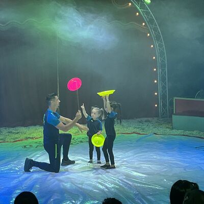 Bild vergr&ouml;&szlig;ern: Zirkus stellt sich vor Fotos: Dengel