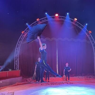 Bild vergr&ouml;&szlig;ern: Zirkus stellt sich vor Fotos: Dengel