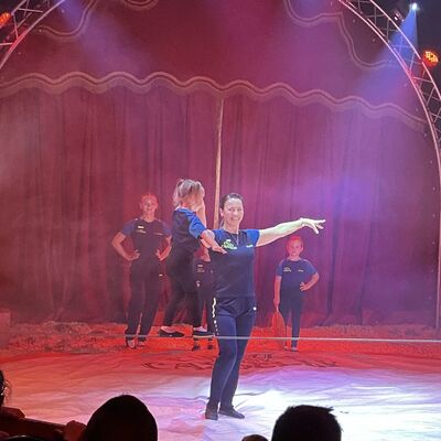 Bild vergr&ouml;&szlig;ern: Zirkus stellt sich vor Fotos: Dengel