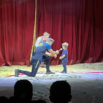 Bild vergr&ouml;&szlig;ern: Zirkus stellt sich vor Fotos: Dengel
