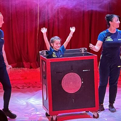 Bild vergr&ouml;&szlig;ern: Zirkus stellt sich vor Fotos: Dengel