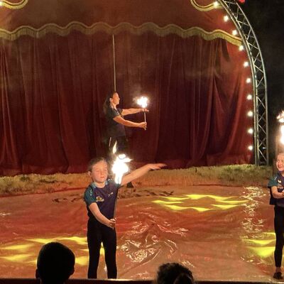 Bild vergr&ouml;&szlig;ern: Zirkus stellt sich vor Fotos: Dengel