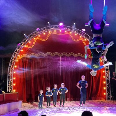 Bild vergr&ouml;&szlig;ern: Zirkus stellt sich vor Fotos: Dengel