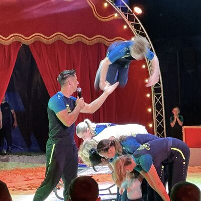 Bild vergr&ouml;&szlig;ern: Zirkus stellt sich vor Fotos: Dengel