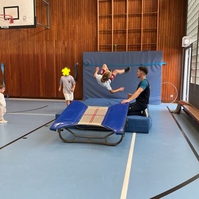 Bild vergr&ouml;&szlig;ern: Übende Kinder und Bunter Abend Fotos: Dengel