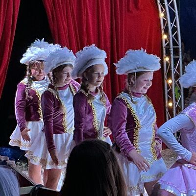 Bild vergr&ouml;&szlig;ern: Übende Kinder und Bunter Abend Fotos: Dengel
