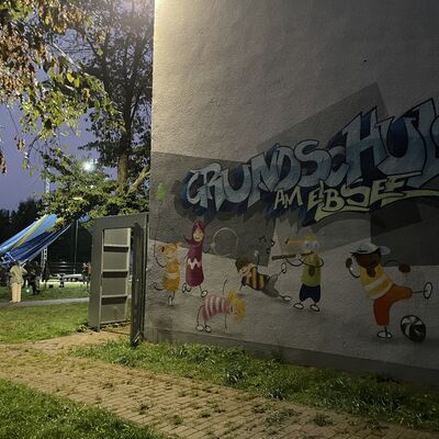 Bild vergr&ouml;&szlig;ern: Aufführung B Klassen und Abbau Zelt, Fotos: Dengel