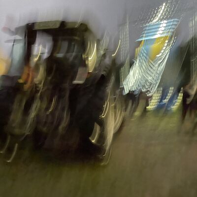 Bild vergr&ouml;&szlig;ern: Aufführung B Klassen und Abbau Zelt, Fotos: Dengel
