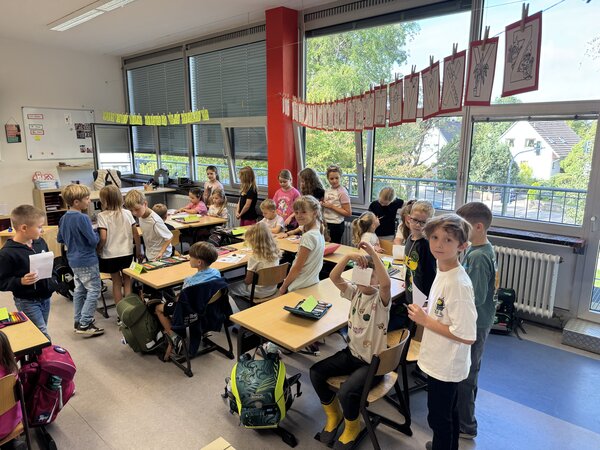 Bild vergr&ouml;&szlig;ern: Patenklassen 1c und 3b am Standort Zur Verlach 2026 - Bild 1