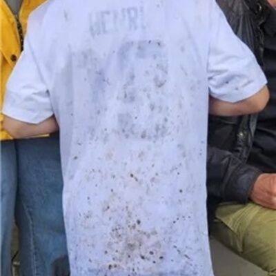 Bild vergr&ouml;&szlig;ern: stolzes Kind trotz des Regens _Dengel