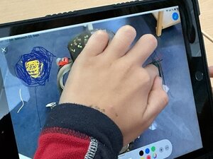 Bild vergr&ouml;&szlig;ern: Fotoübermalungen_Ergebnisse Klasse 2_DENGEL