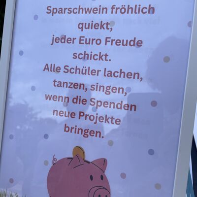 Bild vergr&ouml;&szlig;ern: Stand Schulverein_Dengel_offene Tür